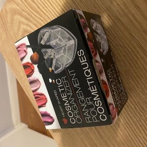 Heart shape brush holder